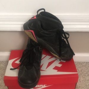 Retro Jordan’s 7 pink/black
